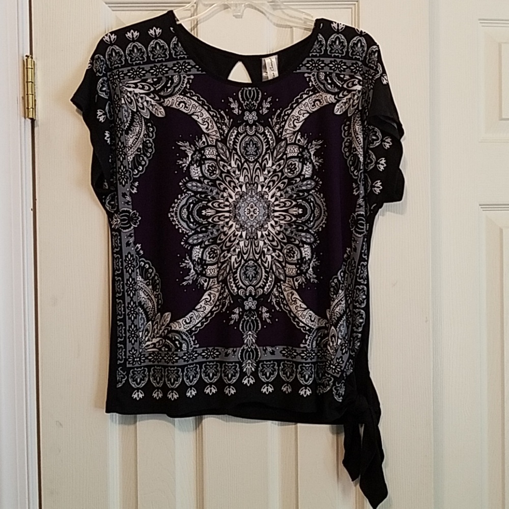 Side tie top